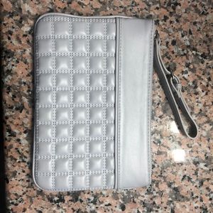 Express wristlet